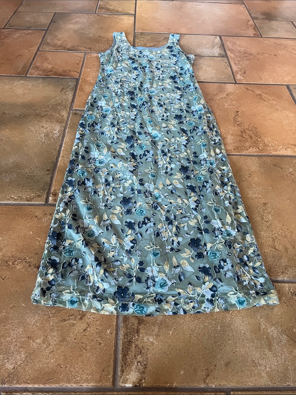 ALYN PAIGE SLEEVELESS DRESS